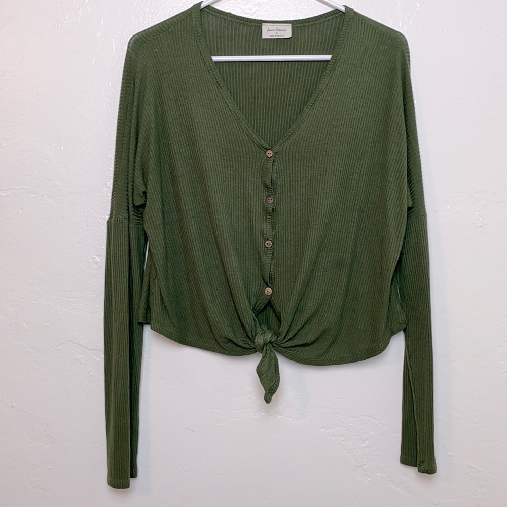 Free Kisses long sleeve shirt. Size S